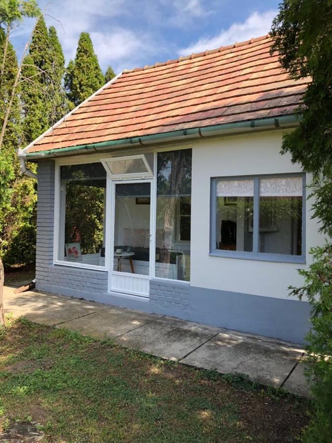 Balatonszabadi Fürdőtelep Retro Haz旅馆 外观 照片