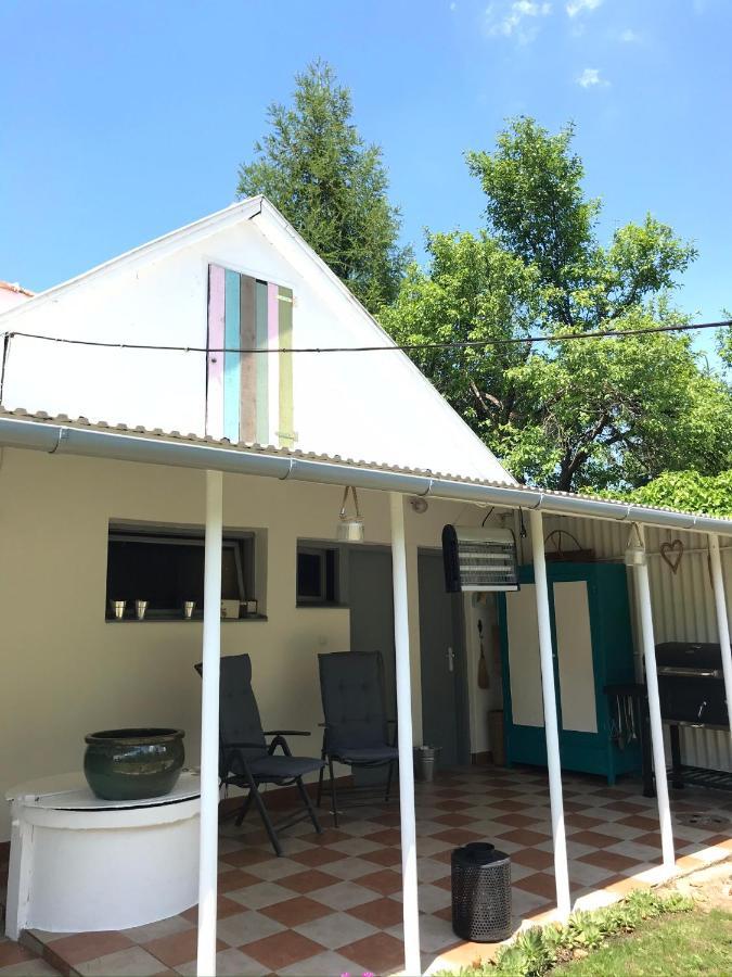 Balatonszabadi Fürdőtelep Retro Haz旅馆 外观 照片