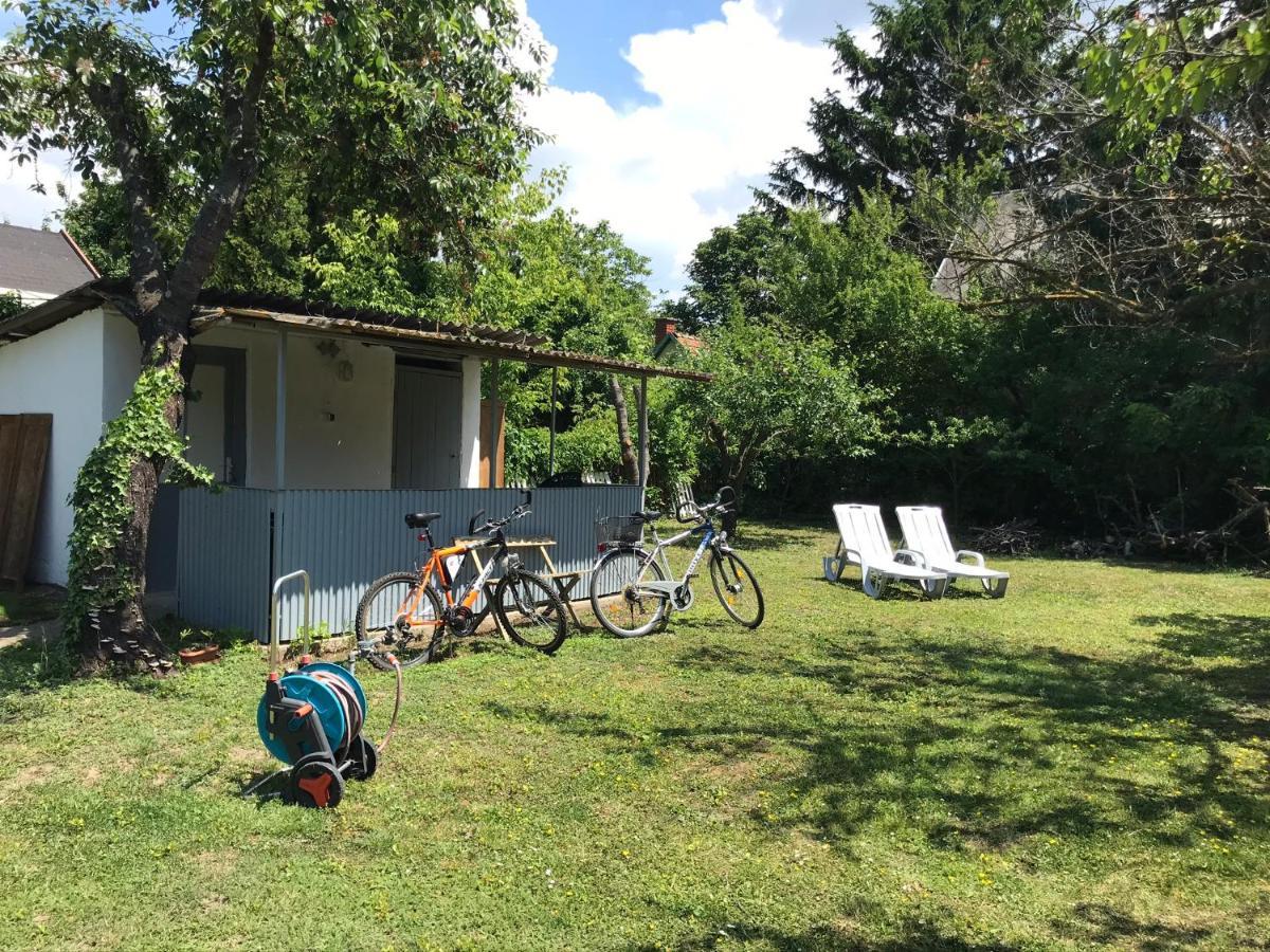 Balatonszabadi Fürdőtelep Retro Haz旅馆 外观 照片