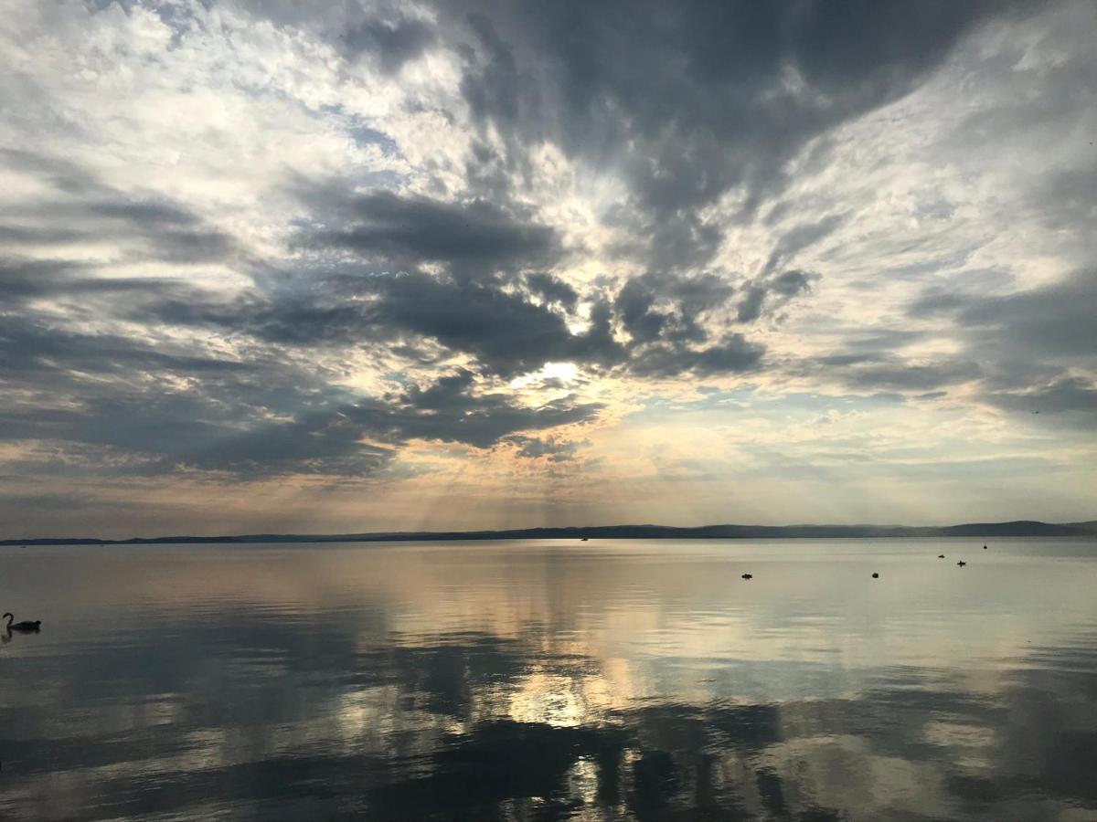 Balatonszabadi Fürdőtelep Retro Haz旅馆 外观 照片